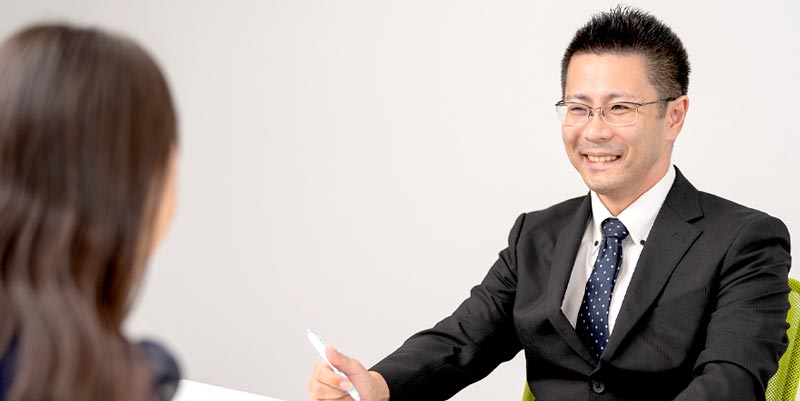 お客さまとやりとりする木下博昭さん